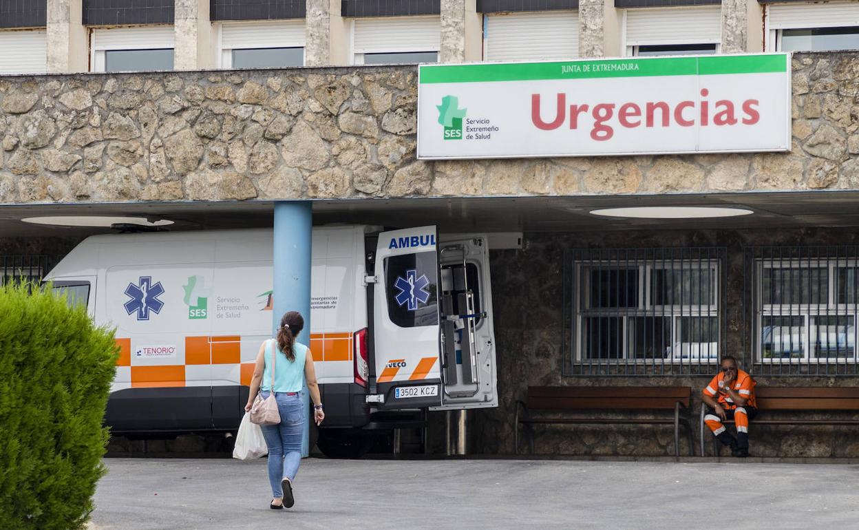 Entrada a Urgencias en el Hospital Virgen del Puerto. :