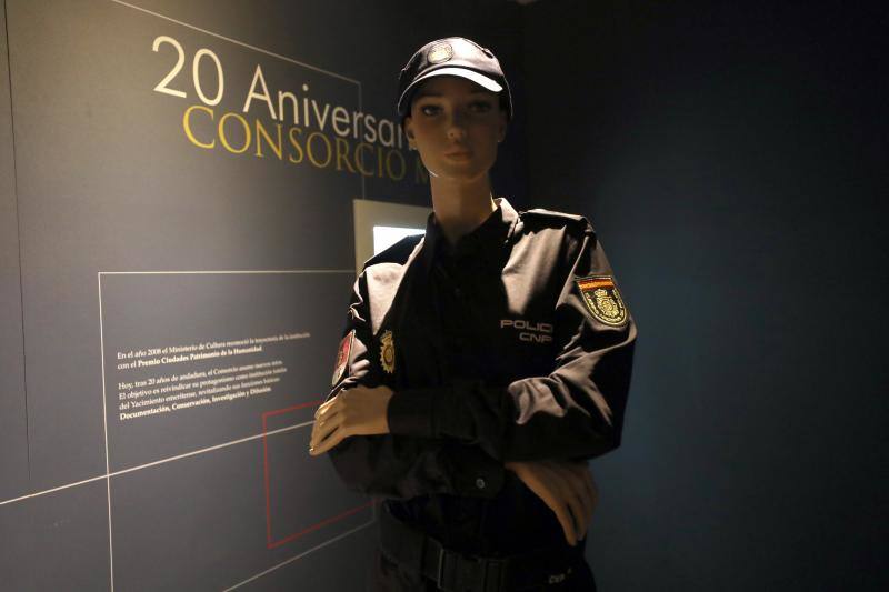 La capital extremeña es la quinta ciudad que acoge esta muestra, uno de los actos más importantes de la celebración durante todo este año del 40 aniversario de la incorporación de la mujer a la Policía Nacional