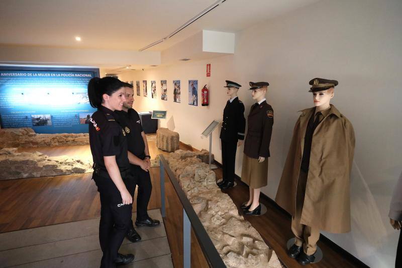 La capital extremeña es la quinta ciudad que acoge esta muestra, uno de los actos más importantes de la celebración durante todo este año del 40 aniversario de la incorporación de la mujer a la Policía Nacional