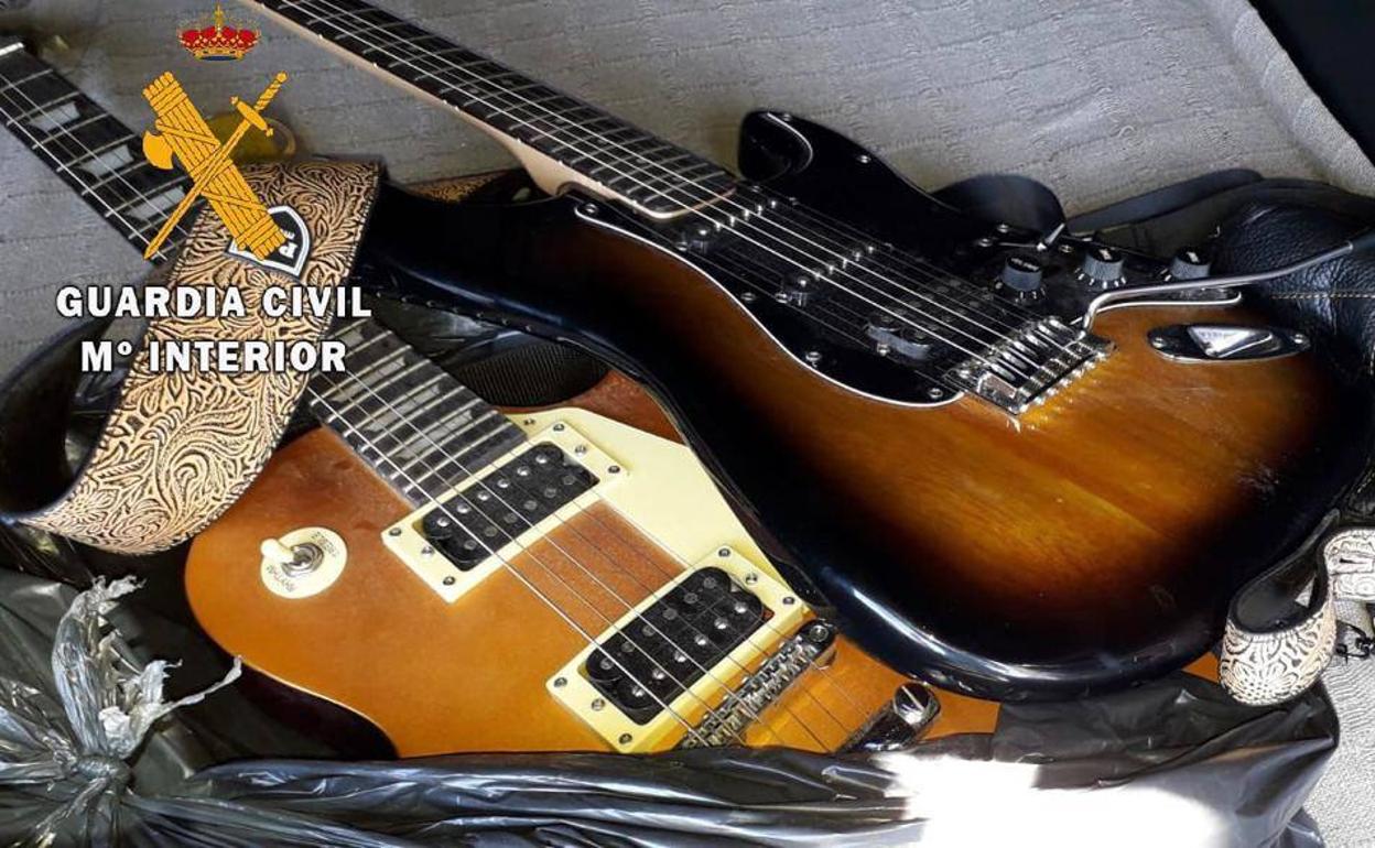Algunas de las guitarras sustraídas en Casar de Cáceres:: HOY