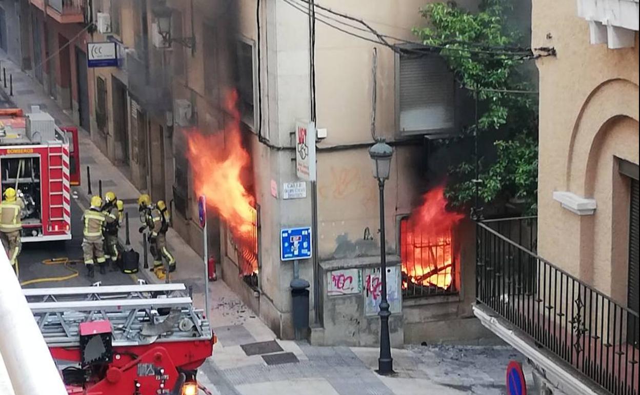 Un incendio en la sede de UGT de Cáceres obliga a precintar parte del ...