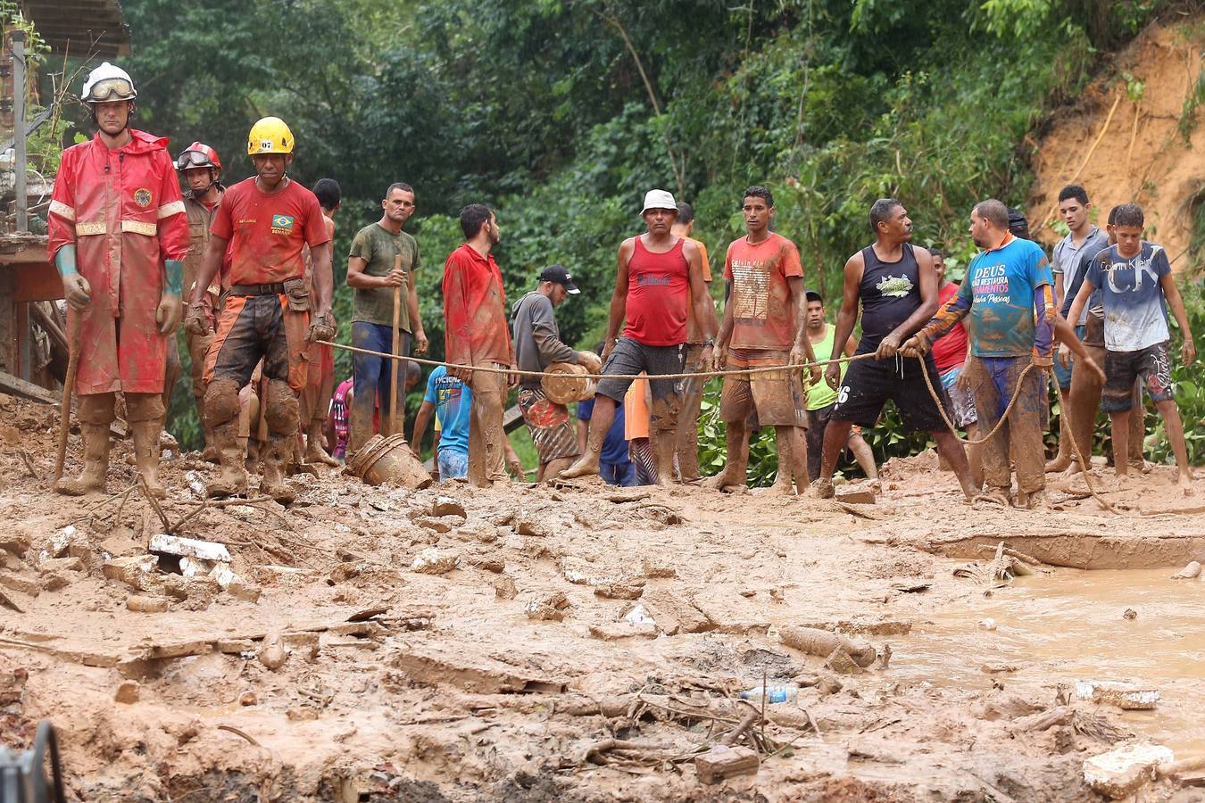 Fotos: Al menos nueve muertos por fuertes lluvias en el noreste de Brasil