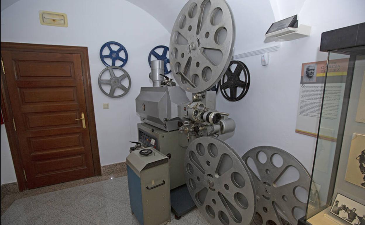 El Museo Casa Pedrilla exhibe un proyector de cine de 1975