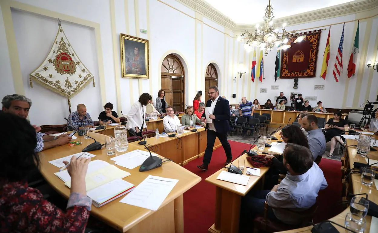 Imagen del primer pleno del Ayuntamiento de Mérida en esta legislatura. :: HOY