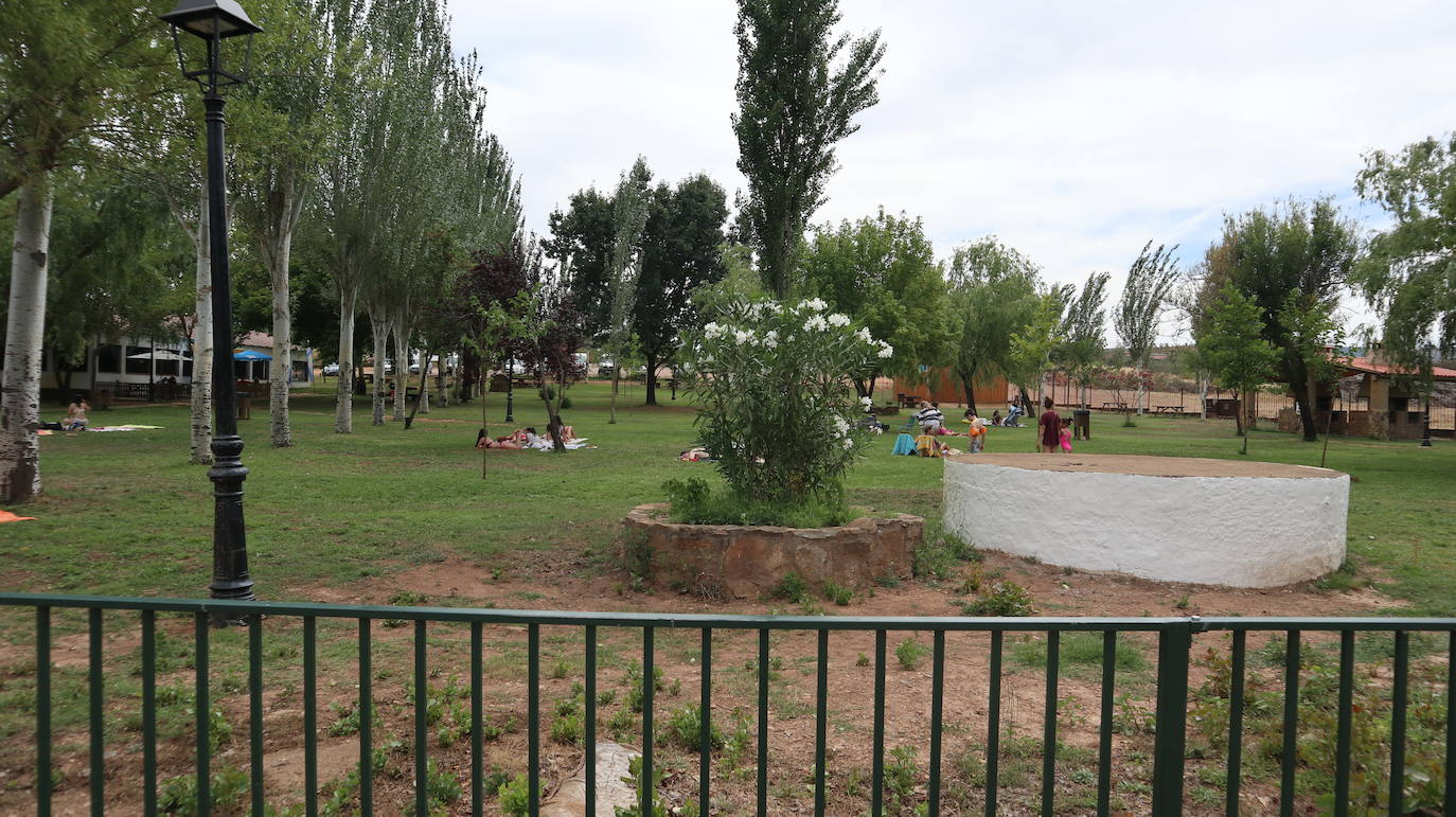 Fotos: La Codosera: una playa junto a un bosque