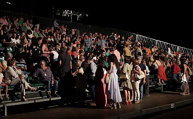 El público llenó anoche el escenario de Cáparra.