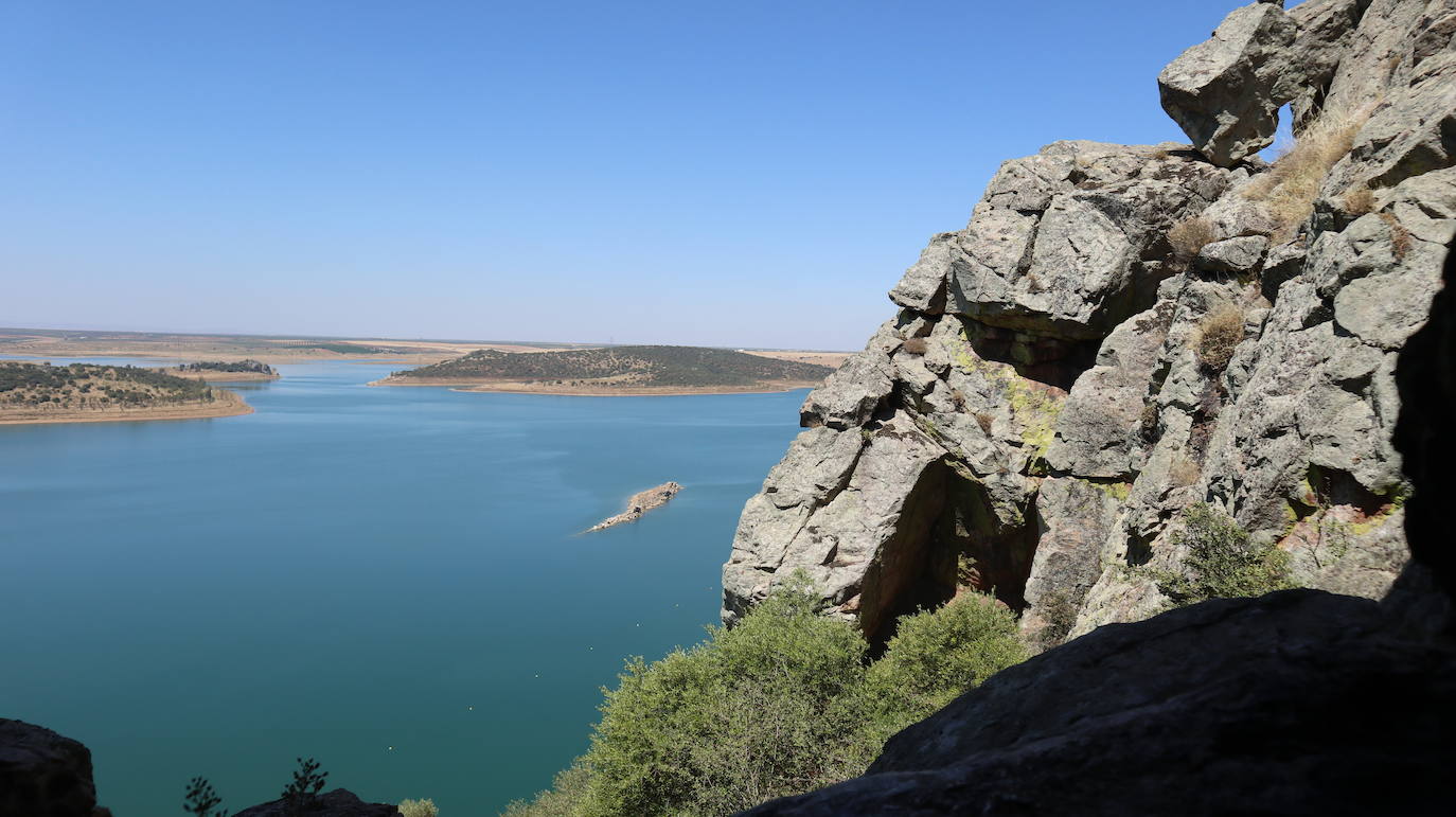 Fotos: Rincones con encanto de Extremadura | Alange: roca, agua y vistas