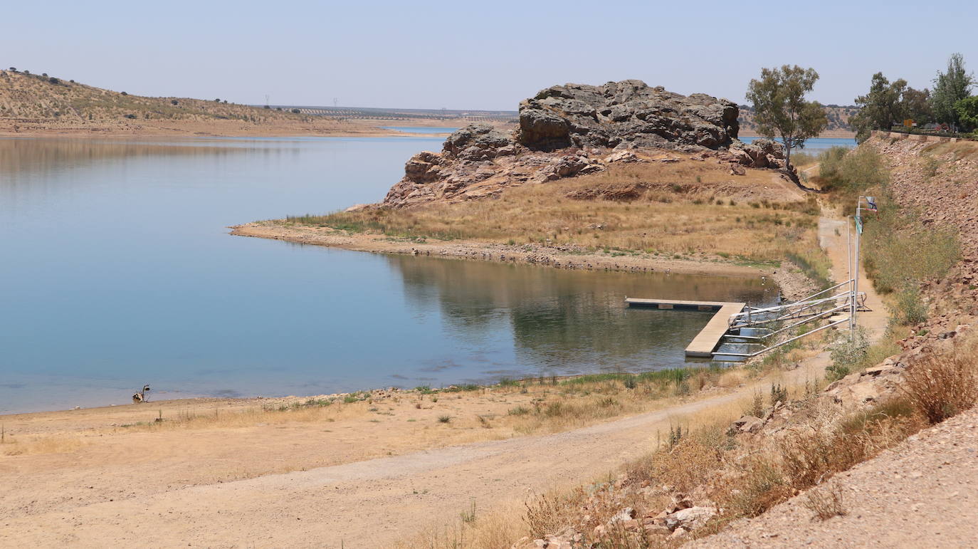 Fotos: Rincones con encanto de Extremadura | Alange: roca, agua y vistas