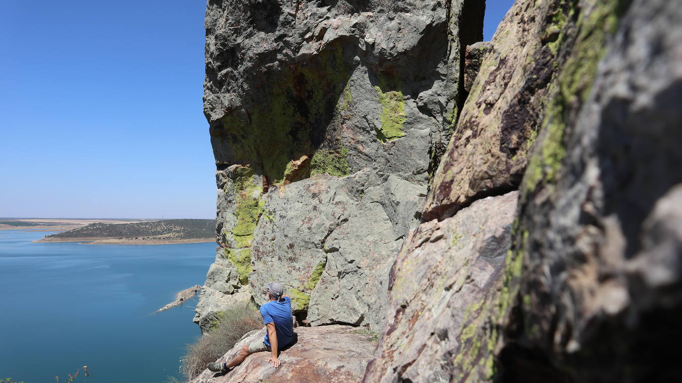 Fotos: Rincones con encanto de Extremadura | Alange: roca, agua y vistas