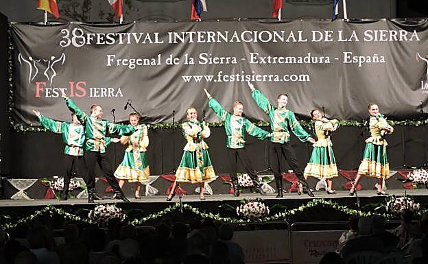 Conjunto de Danza Popular «Yunost»