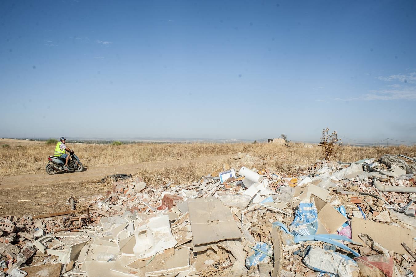 Fotos: Los escombros y el amianto rodean Las Vaguadas