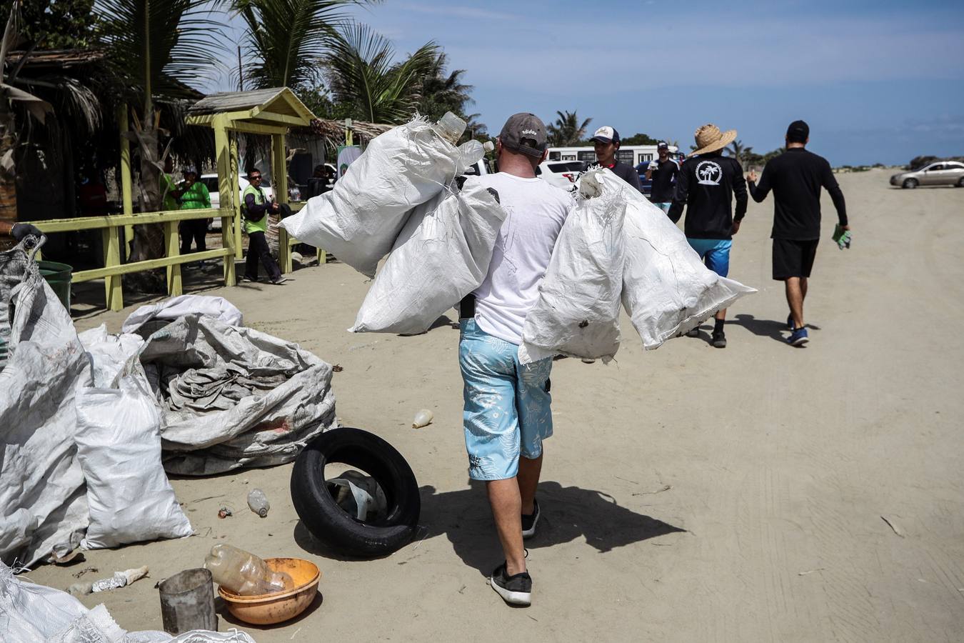 Fotos: La basura sale del mar y encuentra un camino reciclable en Venezuela