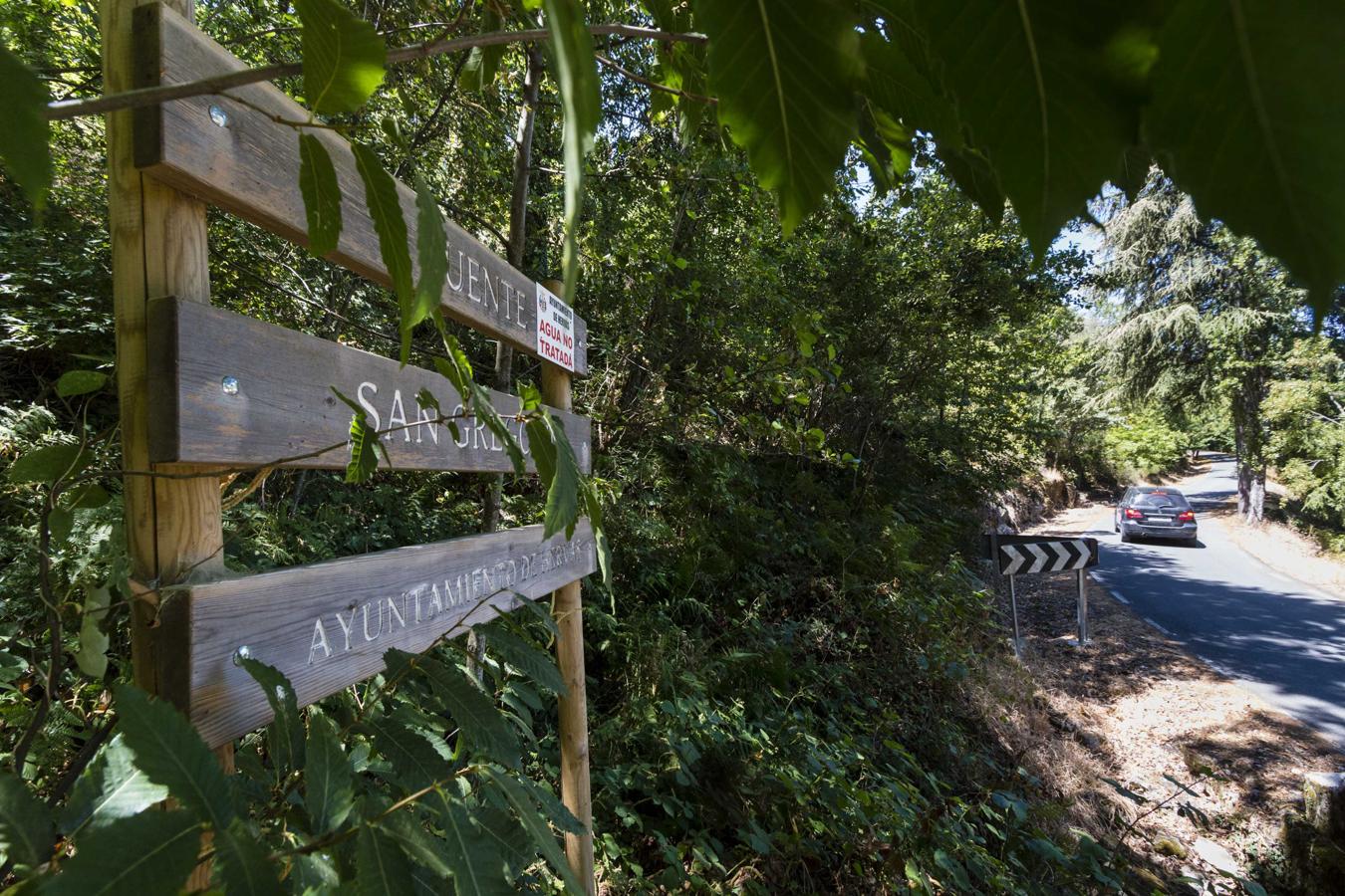 Fuente de San Gregorio, en mitad del castañar, al inicio de la subida al puerto de Honduras desde Hervás.