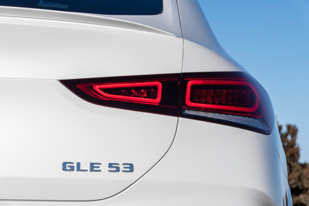 El GLE Coupé y la variante más deportiva AMG 53 4Matic+ son los nuevos SUV de gran tamaño de Mercedes. A la venta durante la próxima primavera, combinan la imagen de la carrocería tipo cupé con la tecnología y exclusividad del fabricante de la estrella.