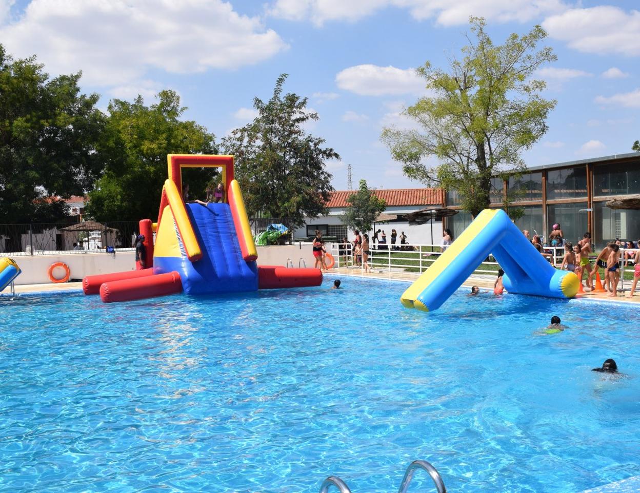 La piscina de Trujillo ayer con una actividad de las fiestas.