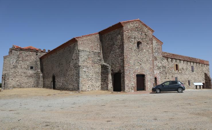 Fotos: Calera de León: Un monasterio próximo al cielo