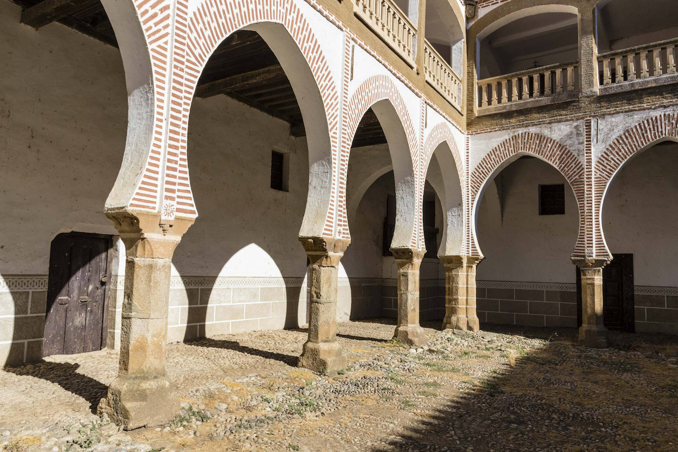 Fotos: Rincones con encanto: Abadía, una joya maltratada