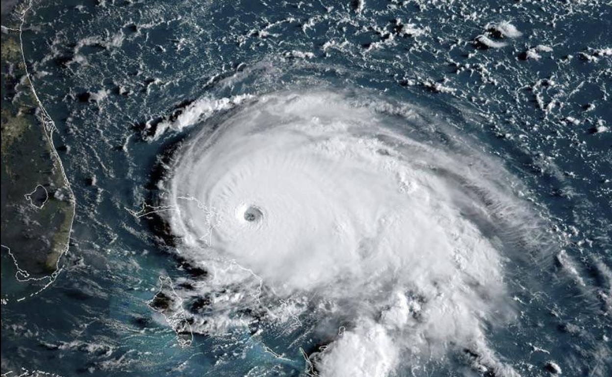 Vista satélite del huracán Dorian.