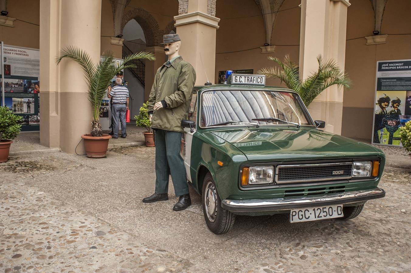 Fotos: Exposición sobre los 175 años de la Guardia Civil
