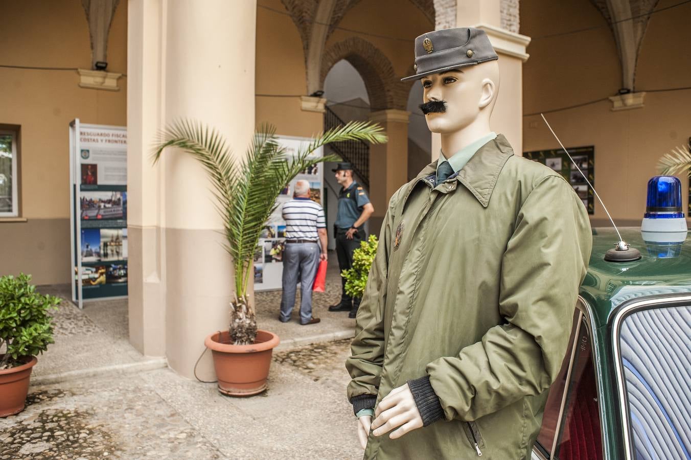 Fotos: Exposición sobre los 175 años de la Guardia Civil