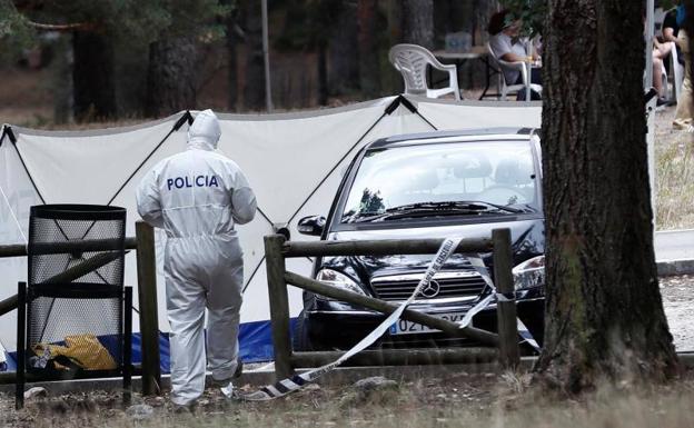 El coche de Blanca Fernández Ochoa, en el parking de Cercedilla donde fue hallado.