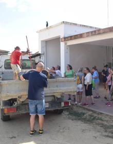 Imagen secundaria 2 - Madroñera limpia el colegio y la guardería con grupos de voluntarios