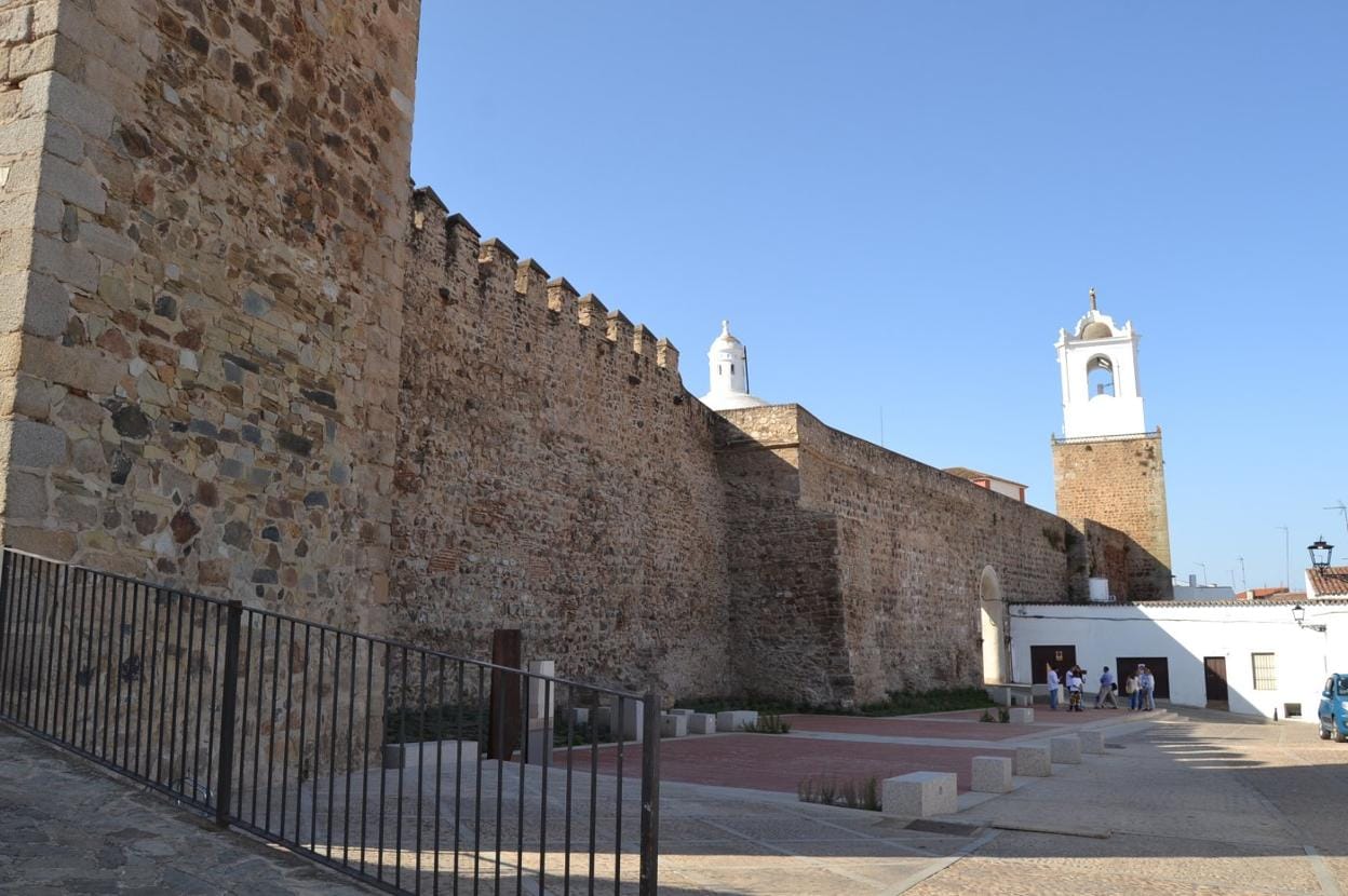 Lienzo de la muralla en la calle Morería, que tenía casas adosadas, que ha sido recuperado. :: p. d.