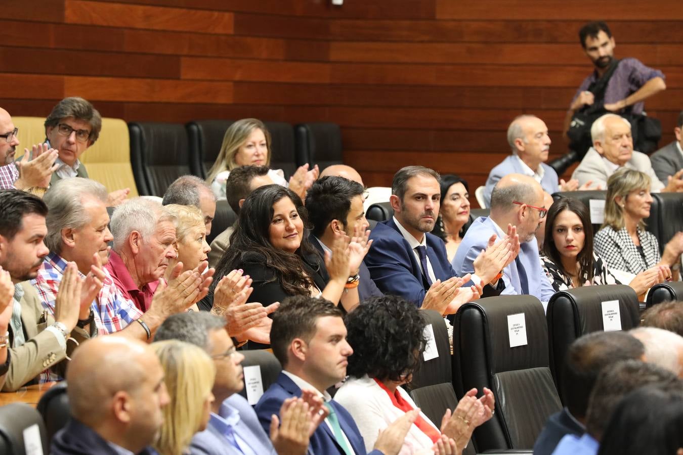 Fotos: Homenaje a las víctimas del terrorismo, en el hemiciclo de la Asamblea de Extremadura