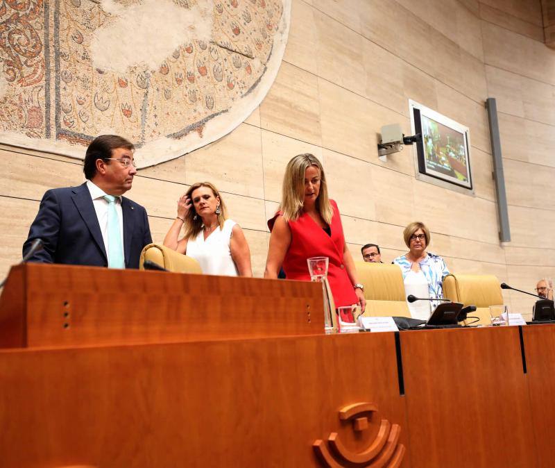 El presidente de la Junta incide en la mejora de las comunicaciones en el acto institucional del Día de Extremadura. 