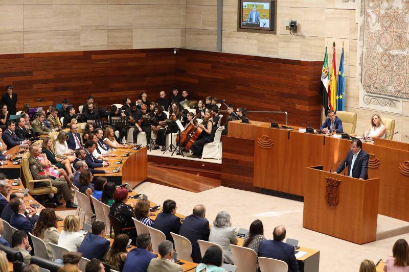 El presidente de la Junta incide en la mejora de las comunicaciones en el acto institucional del Día de Extremadura. 