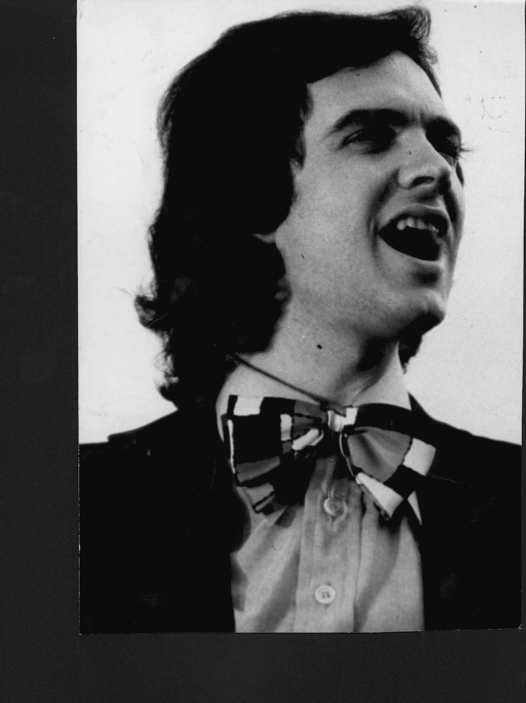Camilo Sesto durante una actuación en octubre de 1973.