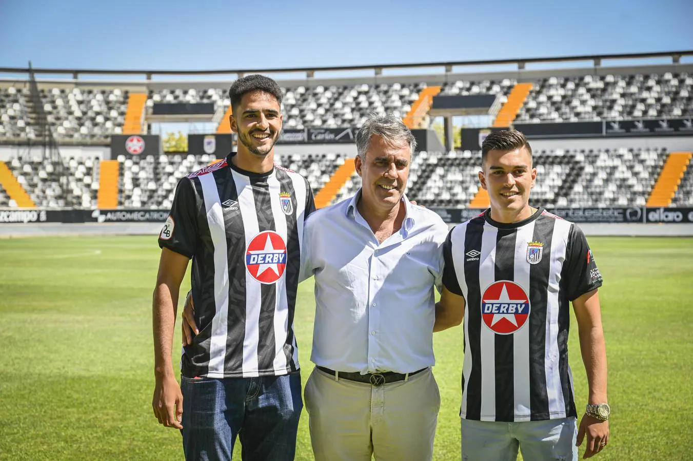 Fotos: El CD Badajoz cierra la plantilla con dos nuevos jugadores