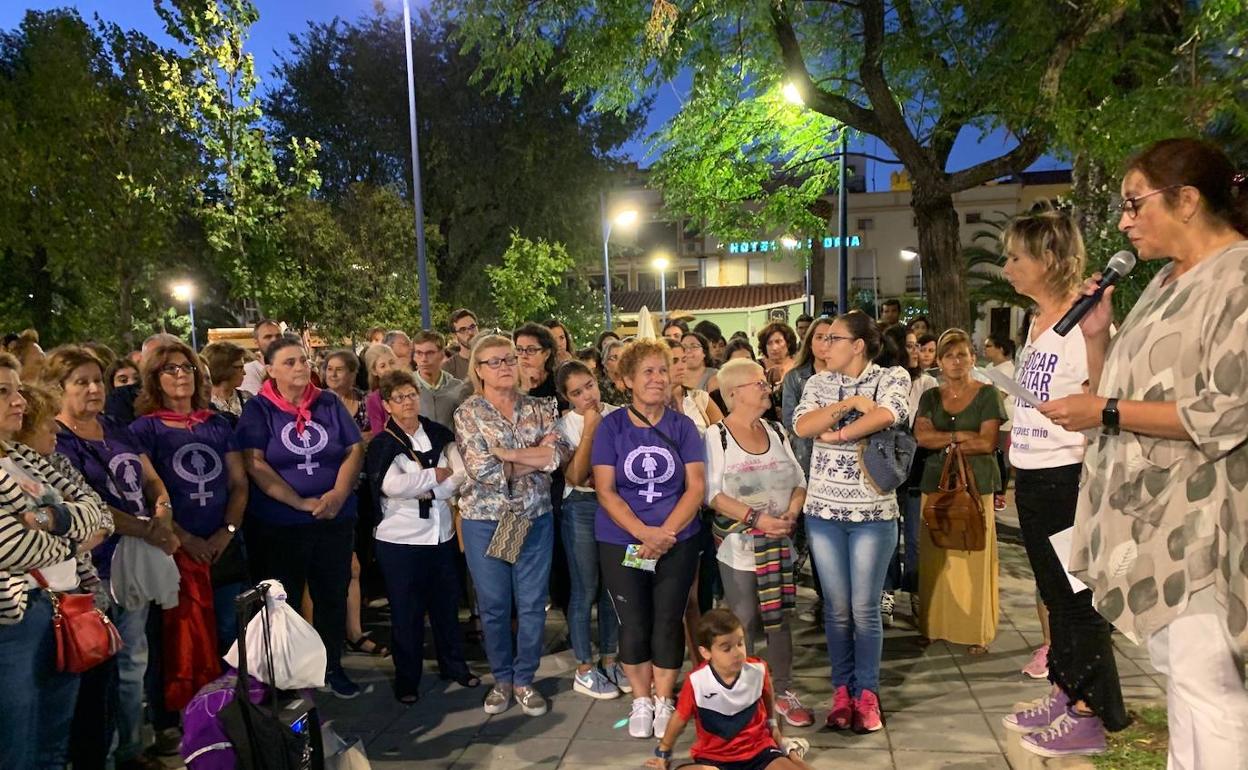 Cientos personas se concentraron ayer en Zafra. :: ANA MAGRO