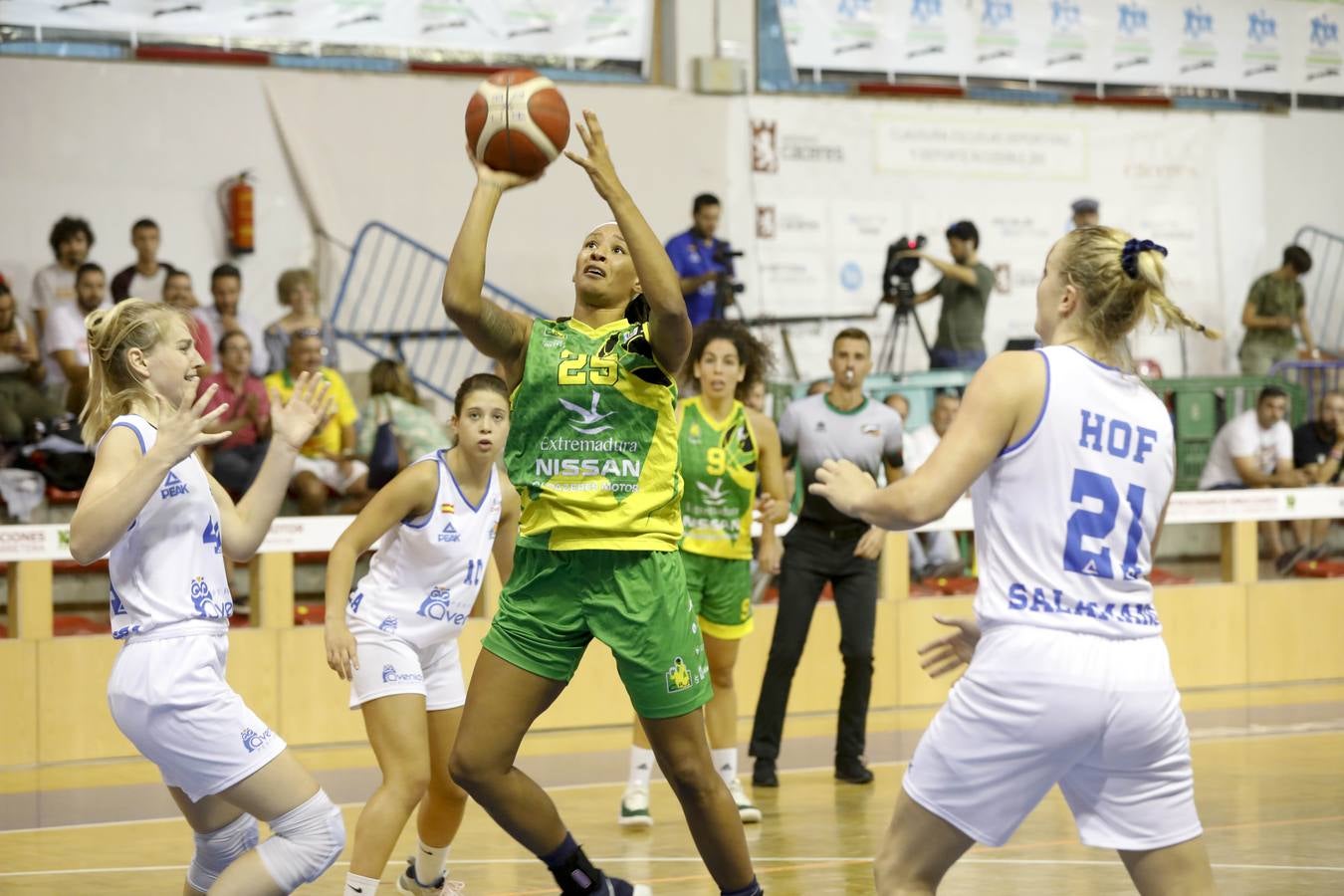 Fotos: Al-Qázeres cae ante Perfumerías Avenida