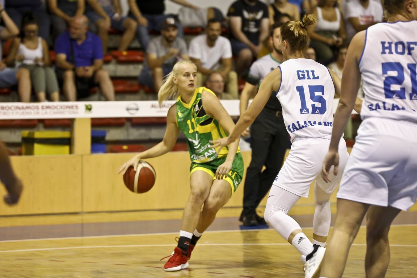 Fotos: Al-Qázeres cae ante Perfumerías Avenida