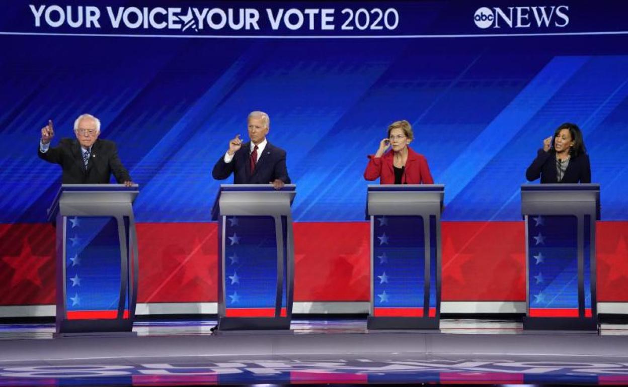 Bernie Sanders, Joe Biden, Elizabeth Warren and Kamala Harris participan en el debate de los candidatos demócratas a la Casa Blanca.