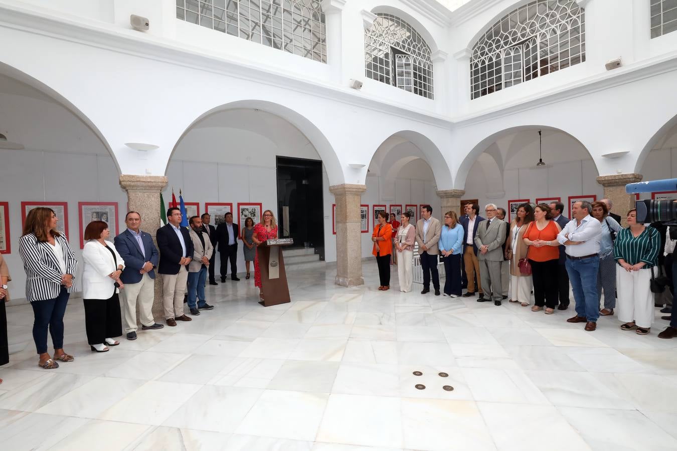 Fotos: HOY repasa en 35 páginas los cuarenta años de los ayuntamientos democráticos