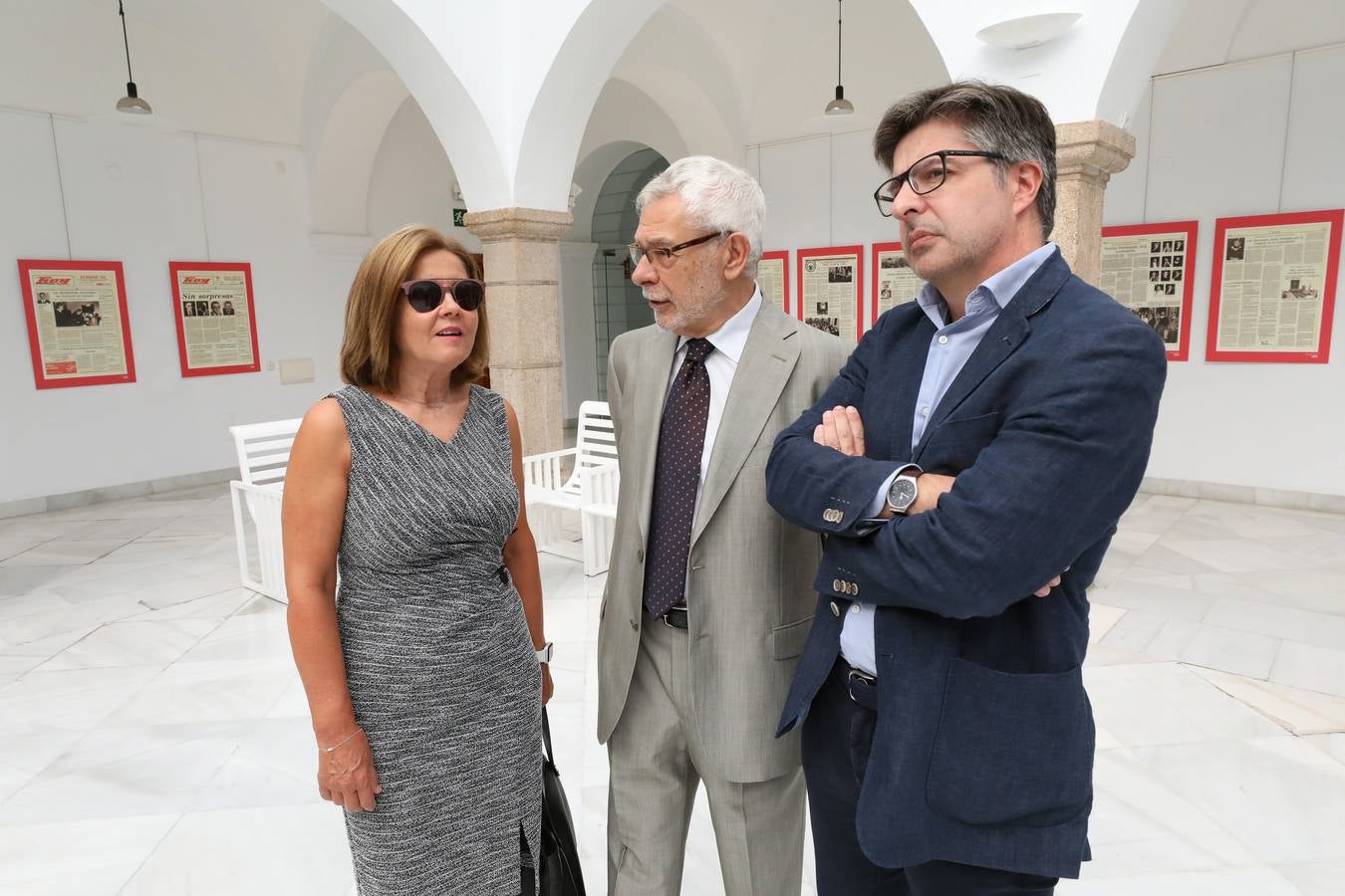 Fotos: HOY repasa en 35 páginas los cuarenta años de los ayuntamientos democráticos