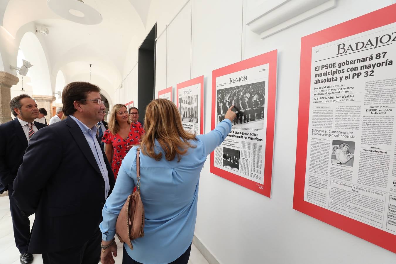 Fotos: HOY repasa en 35 páginas los cuarenta años de los ayuntamientos democráticos