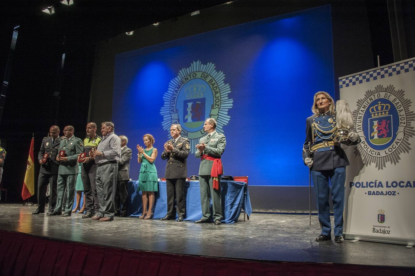 Fotos: La Policía Local de Badajoz celebró el día de su Patrona premiando a más de un centenar de personas
