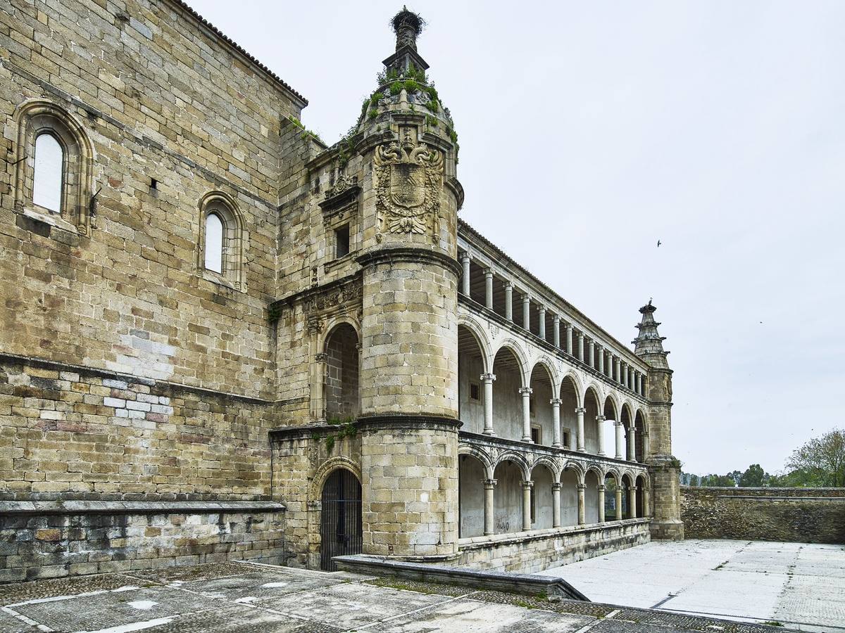 Vista de la logia de la hospedería conventual