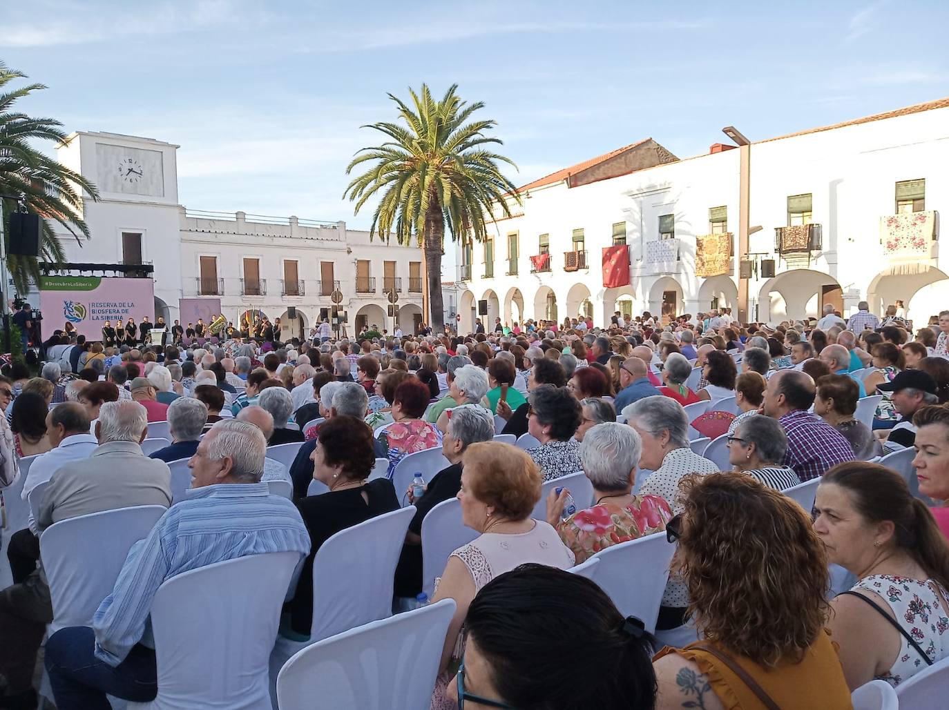 Fotos: Más de mil personas celebran en Herrera del Duque que La Siberia es reserva de la biosfera