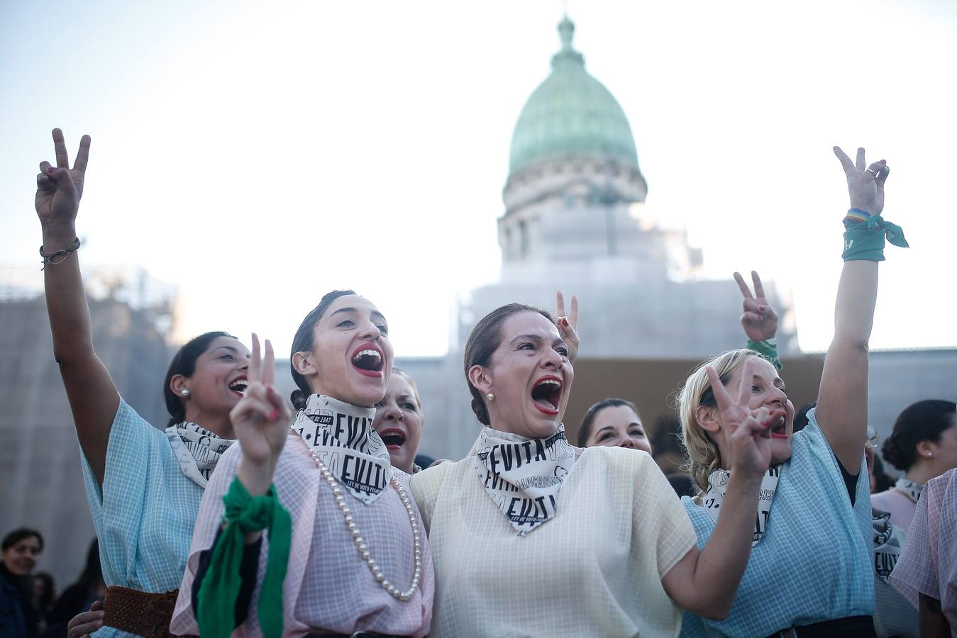 Fotos: &quot;Comando Evita&quot; celebra frente al congreso de Argentina el 72 aniversario del voto femenino