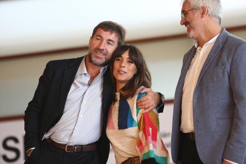 Premio Feroz del Zinemaldia para 'La trinchera infinita', de Jon Garaño, Aitor Arregi y José Mari Goenaga