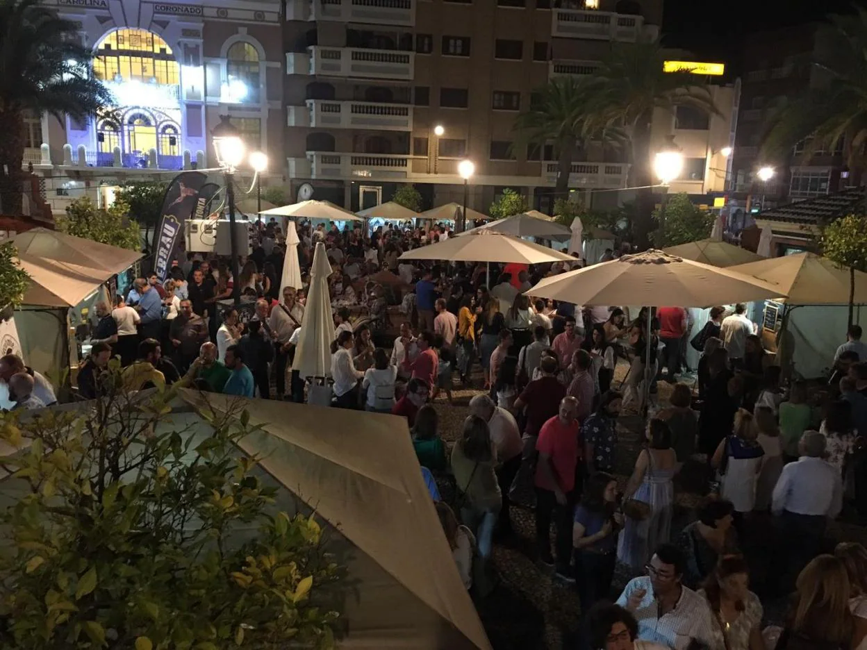 El público ha respaldado la I Feria de la cerveza de Almendralejo
