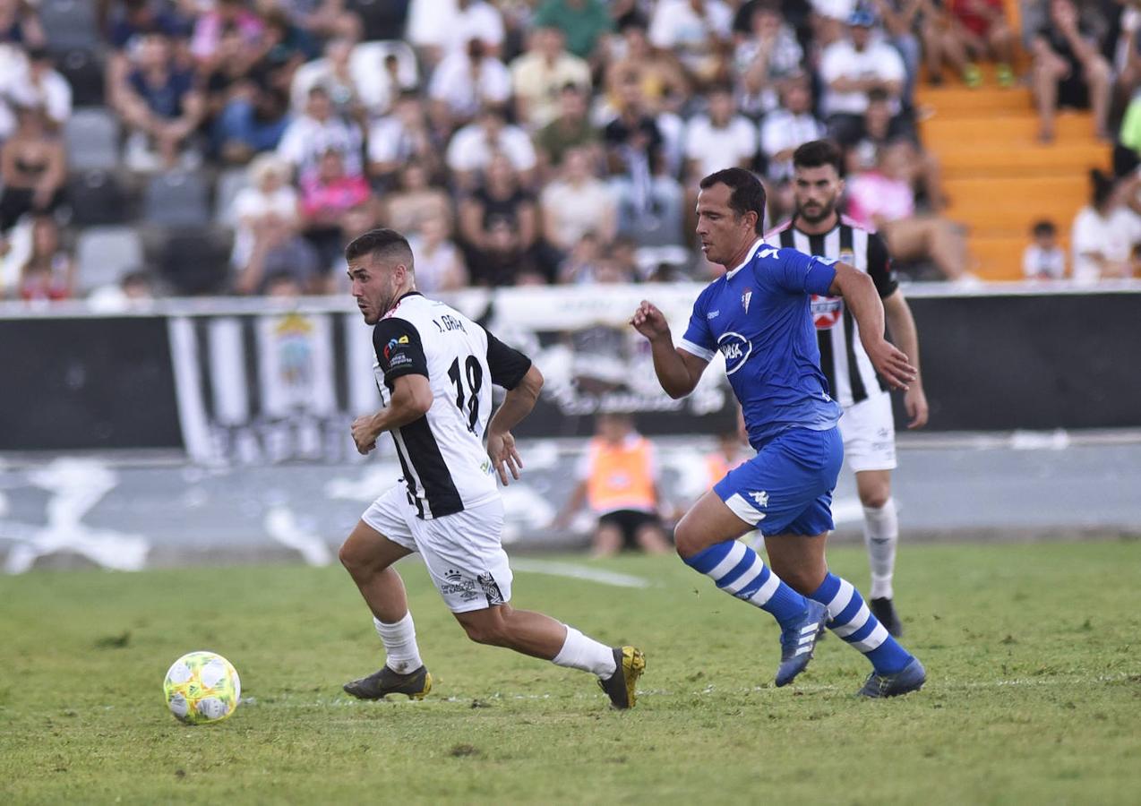 Fotos: Derrota del Badajoz ante el San Fernando