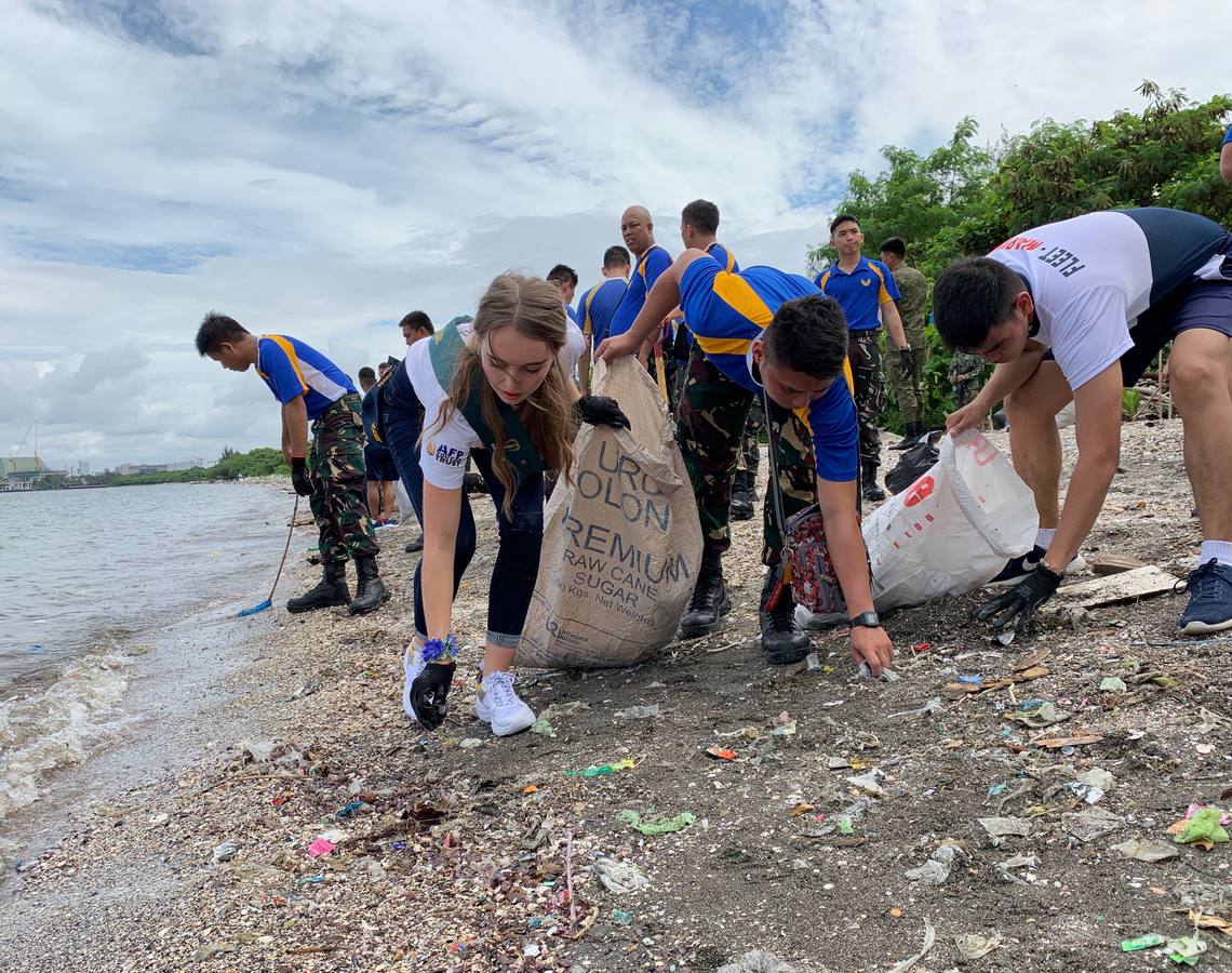 Fotos: Las candidatas de Miss Mundo participan en la limpieza costera en Filipinas
