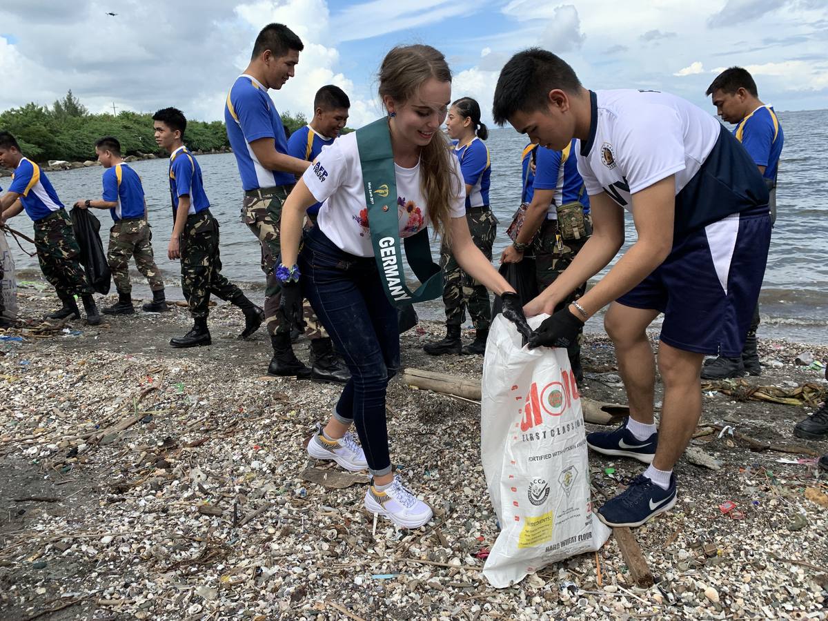 Fotos: Las candidatas de Miss Mundo participan en la limpieza costera en Filipinas