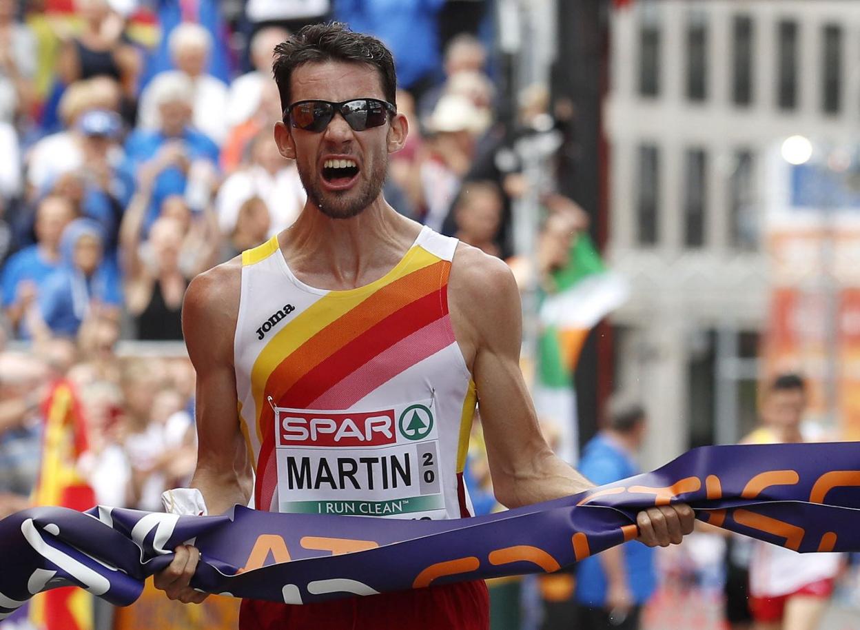 Álvaro Martín entra victorioso en la meta del Europeo de Berlín :: hoy