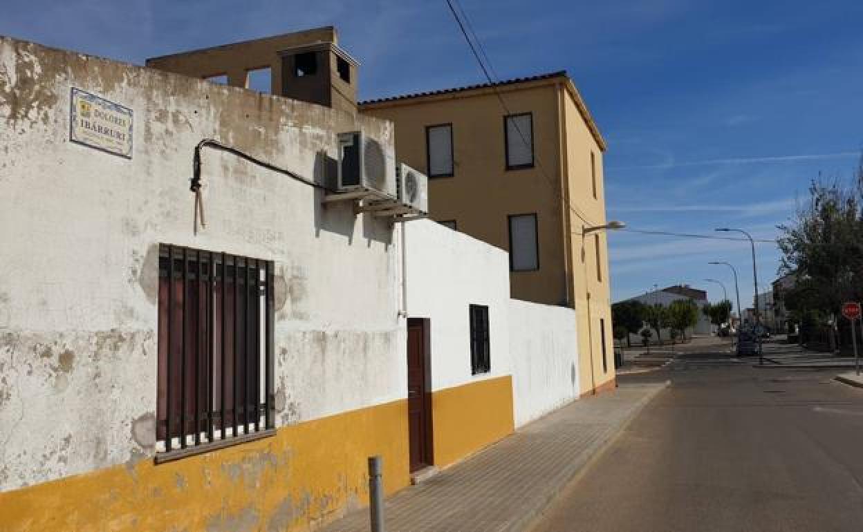 Calle dedicada a la política Dolores Ibárruri en Villanueva de la Serena. ::